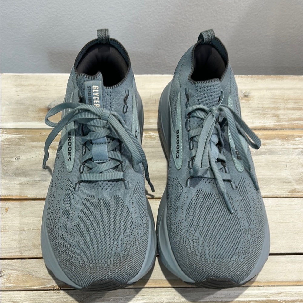 Brooks Women's Sneakers in Gray